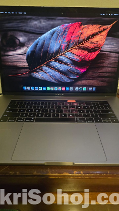 Apple MacBook pro i7